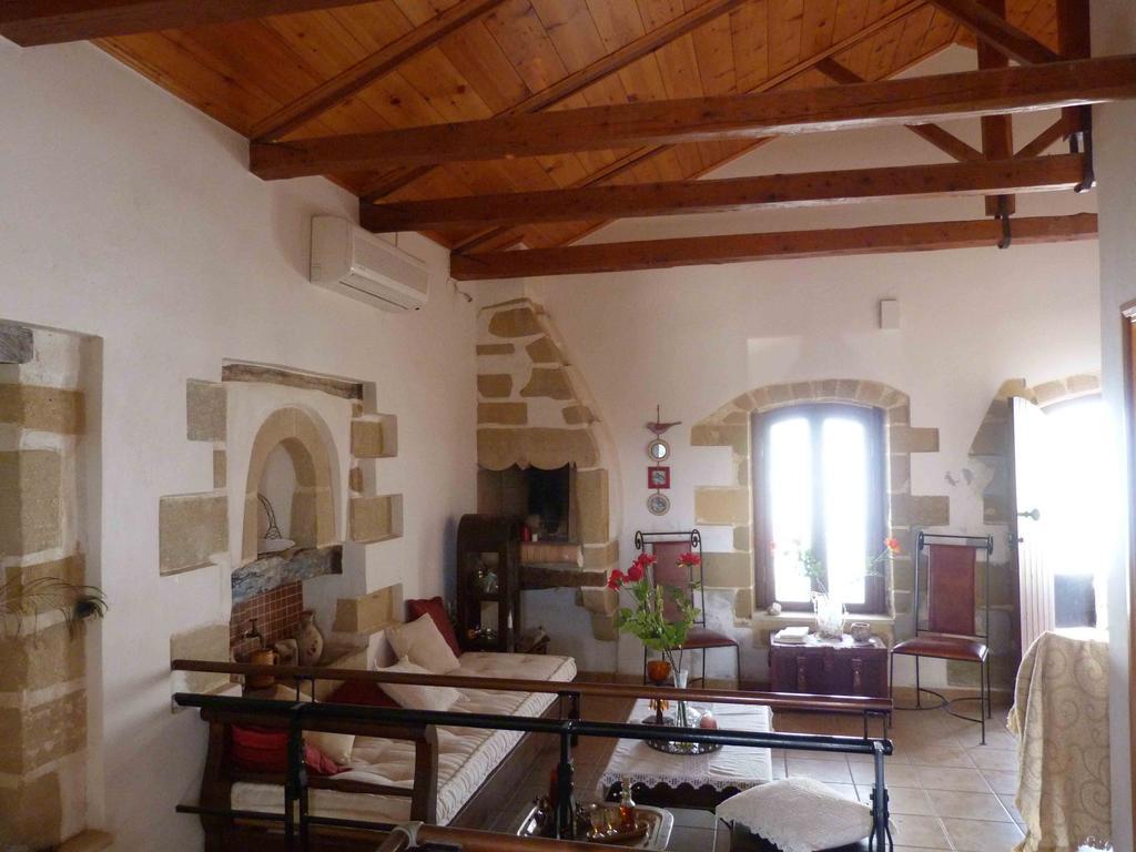 The Garden Villas Maleme  Room photo