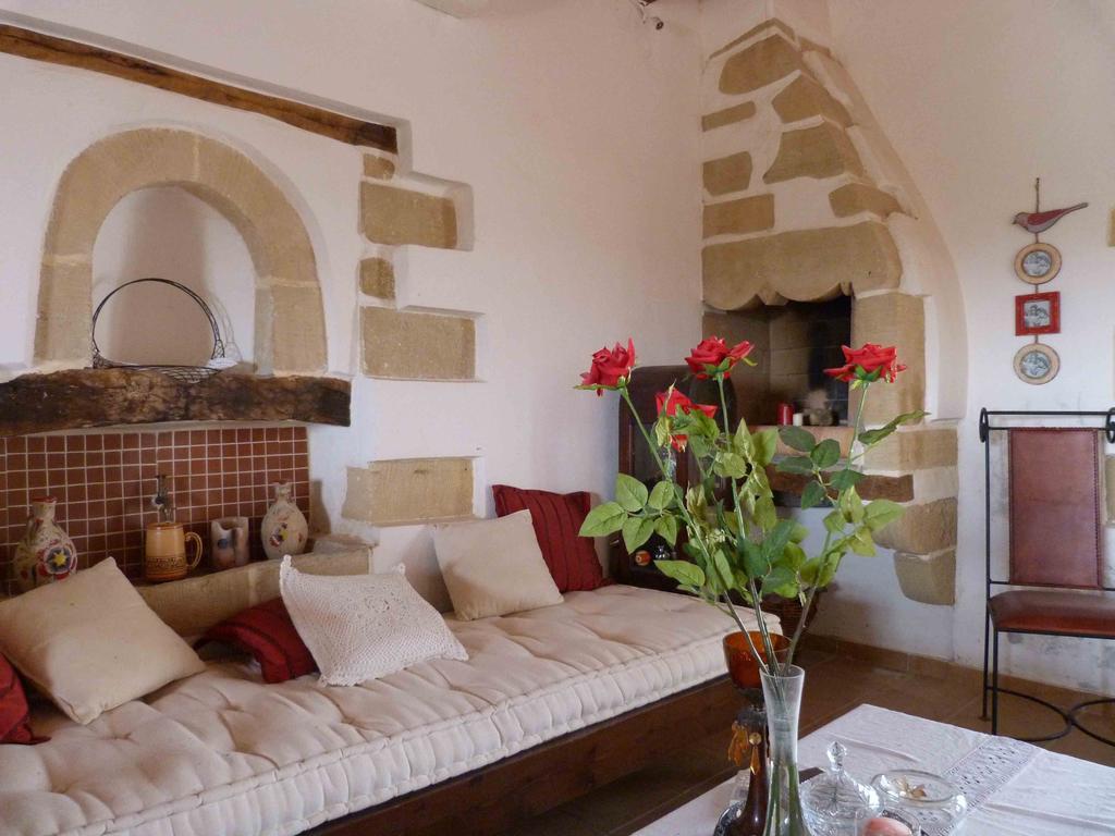 The Garden Villas Maleme  Room photo